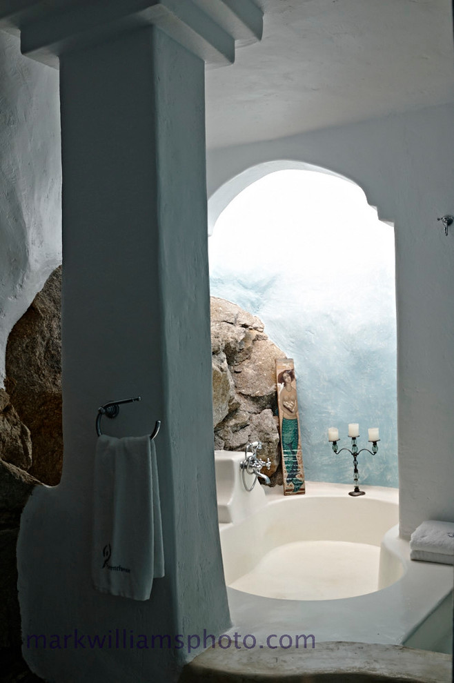 Medelhavsstil inredning av ett badrum