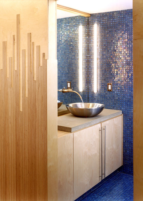 Inspiration for a contemporary bathroom in Detroit.