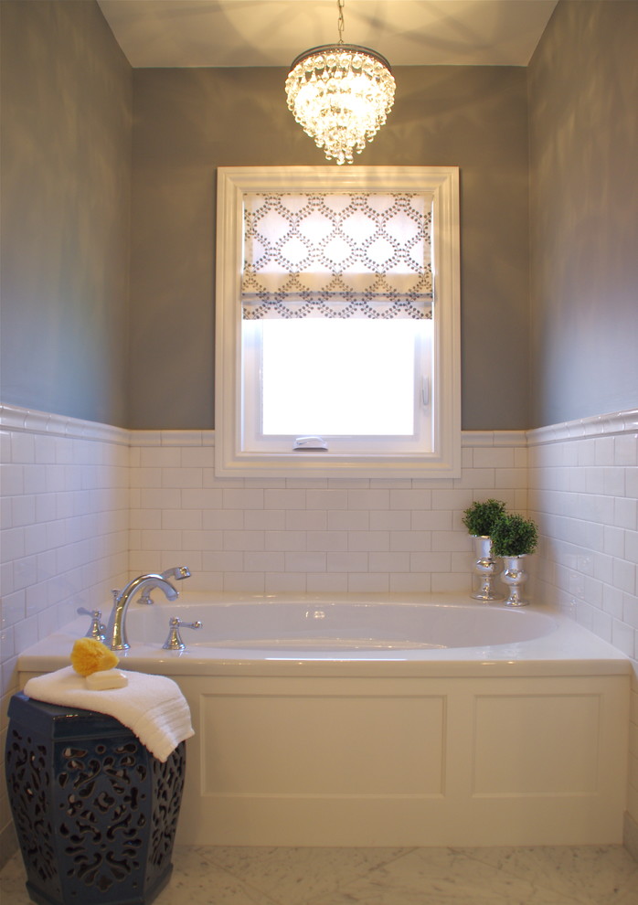Design ideas for a traditional bathroom in Toronto.