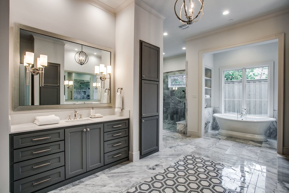 This is an example of a classic bathroom in Dallas.
