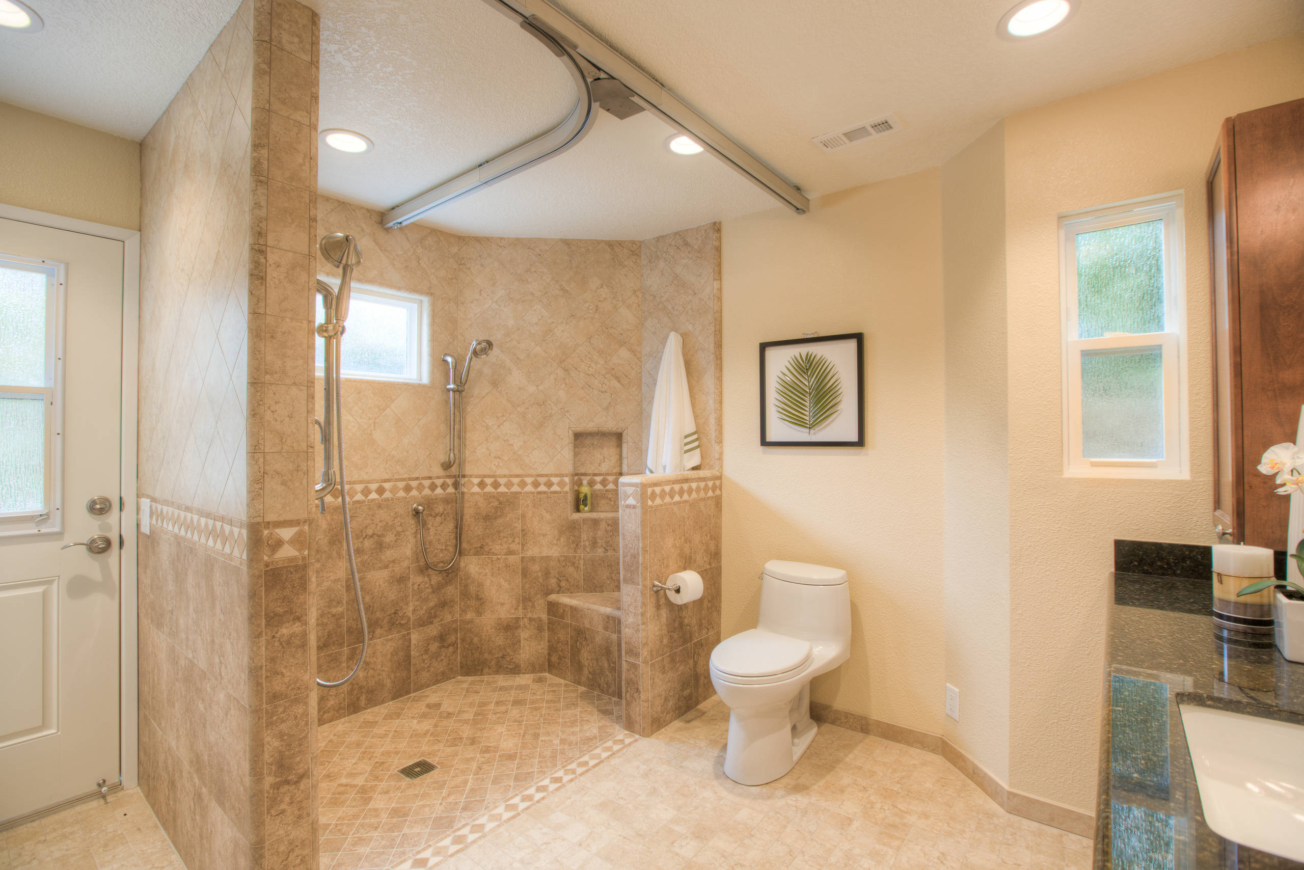 https://st.hzcdn.com/simgs/pictures/bathrooms/irvine-special-needs-bathroom-addition-sea-pointe-construction-img~4e81a0620101b1cf_14-7856-1-00be50f.jpg