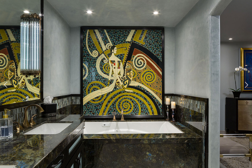 На фото: ванная комната в современном стиле с фасадами островного типа, черными фасадами, синей плиткой, плиткой мозаикой, синими стенами, полом из керамогранита, накладной раковиной, столешницей из гранита, серым полом и синей столешницей