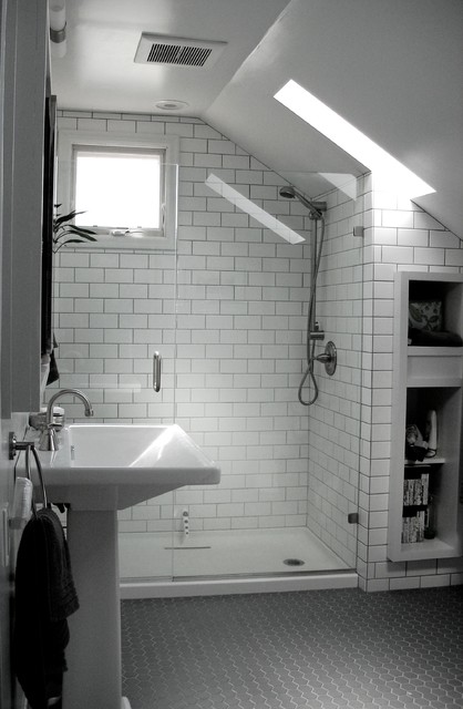 Skråvægge på badeværelset – 9 inspirerende eksempler