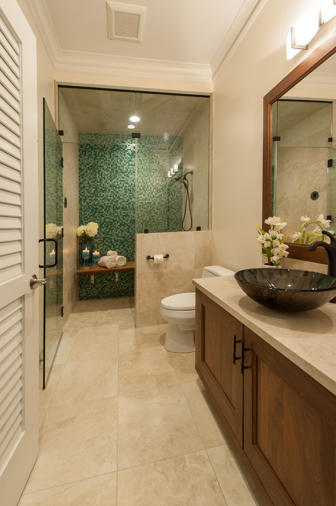 Exemple d'une salle de bain chic en bois brun de taille moyenne avec un lavabo encastré, un placard à porte shaker, un plan de toilette en surface solide, un carrelage bleu, un mur beige et un sol en carrelage de porcelaine.