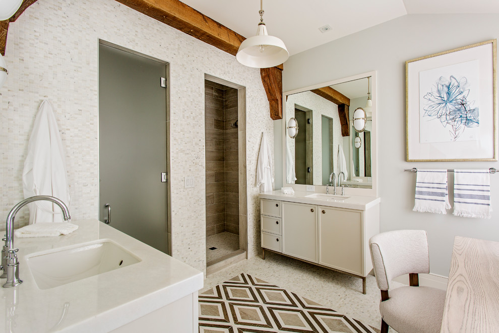 На фото: главная ванная комната в морском стиле с бежевыми фасадами, коричневой плиткой, серыми стенами, врезной раковиной и открытым душем