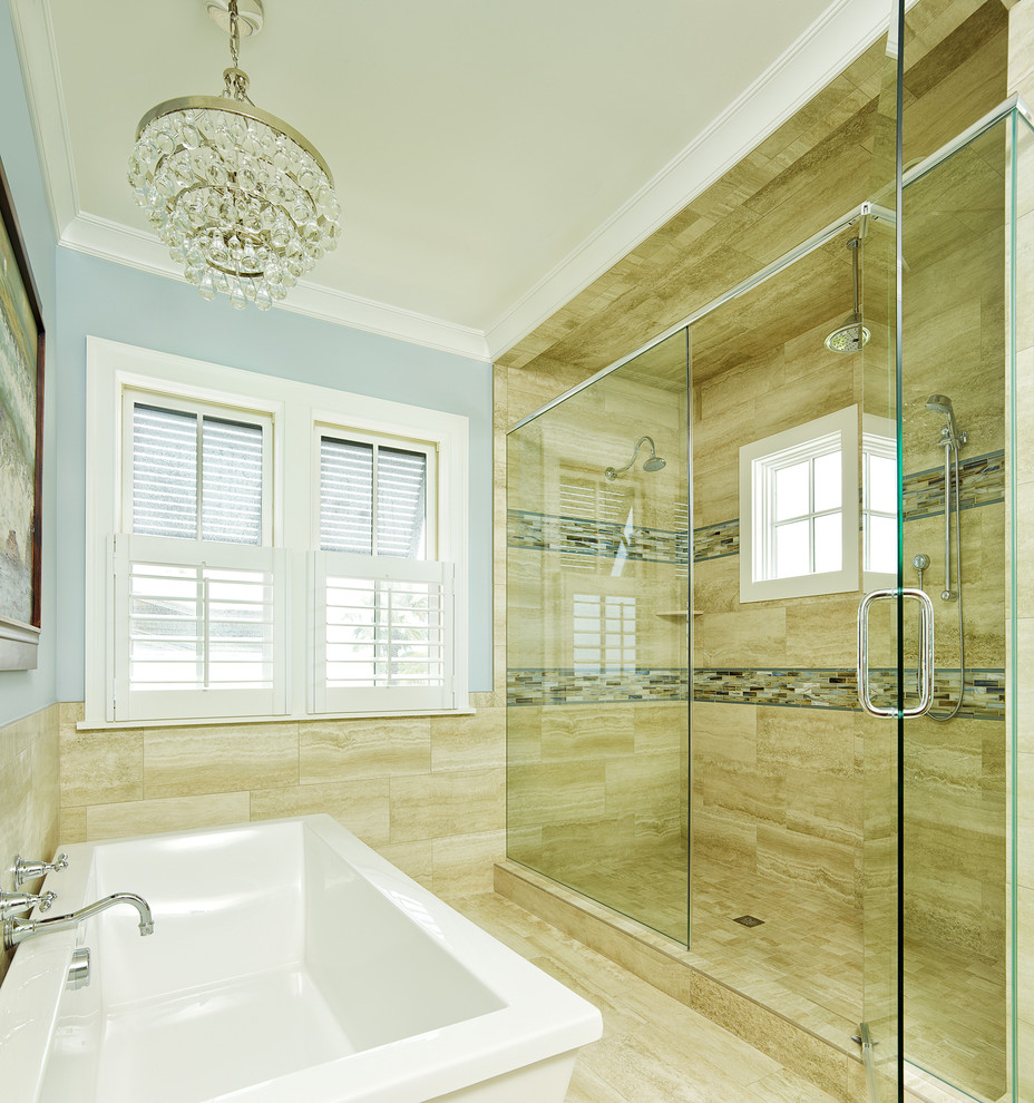 Идея дизайна: ванная комната в морском стиле с отдельно стоящей ванной