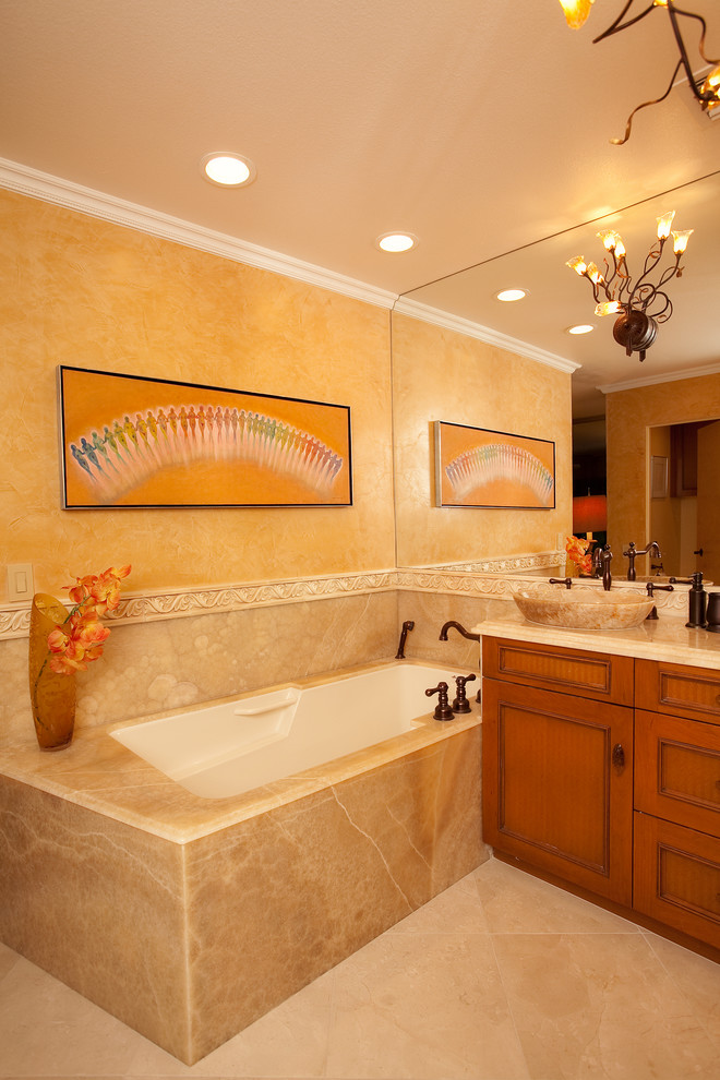 Exemple d'une salle de bain chic avec une vasque, une baignoire posée et une douche d'angle.