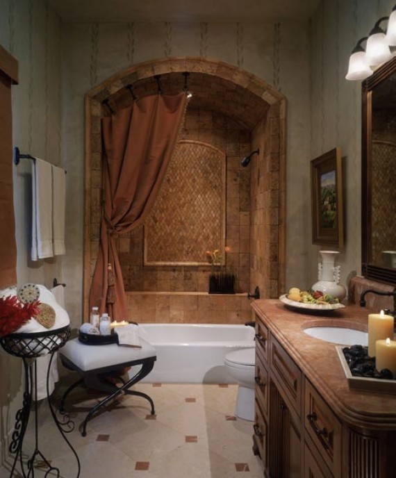 Idées déco pour une grande salle de bain principale méditerranéenne en bois brun avec un placard avec porte à panneau encastré, une baignoire en alcôve, un combiné douche/baignoire, un carrelage marron, un carrelage de pierre, un mur beige et un lavabo encastré.