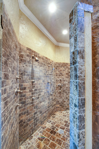 Immagine di un'ampia stanza da bagno padronale mediterranea