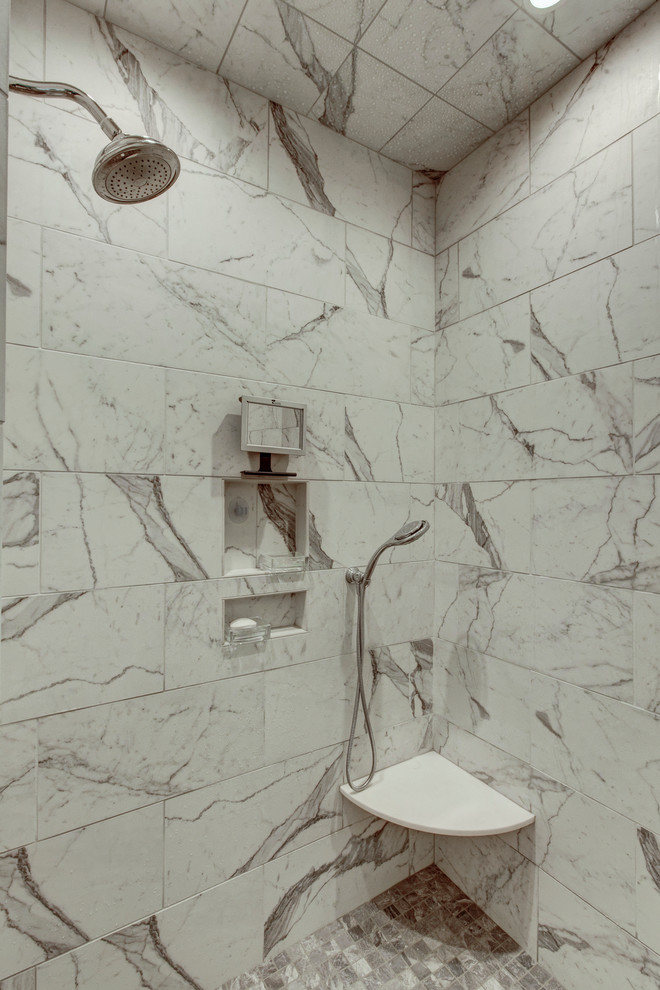 Idee per una grande stanza da bagno padronale chic con doccia ad angolo, piastrelle grigie, piastrelle in pietra, pareti grigie e pavimento in marmo
