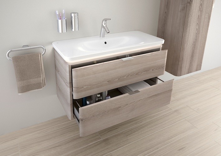 Inspiration pour une salle de bain design de taille moyenne avec une vasque, un plan de toilette en verre, un carrelage blanc et des carreaux de céramique.