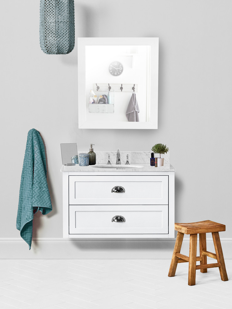 Foto di una piccola stanza da bagno con doccia minimal con ante a persiana, ante bianche, pareti bianche, pavimento in gres porcellanato, lavabo sottopiano, top in marmo, pavimento bianco e top bianco
