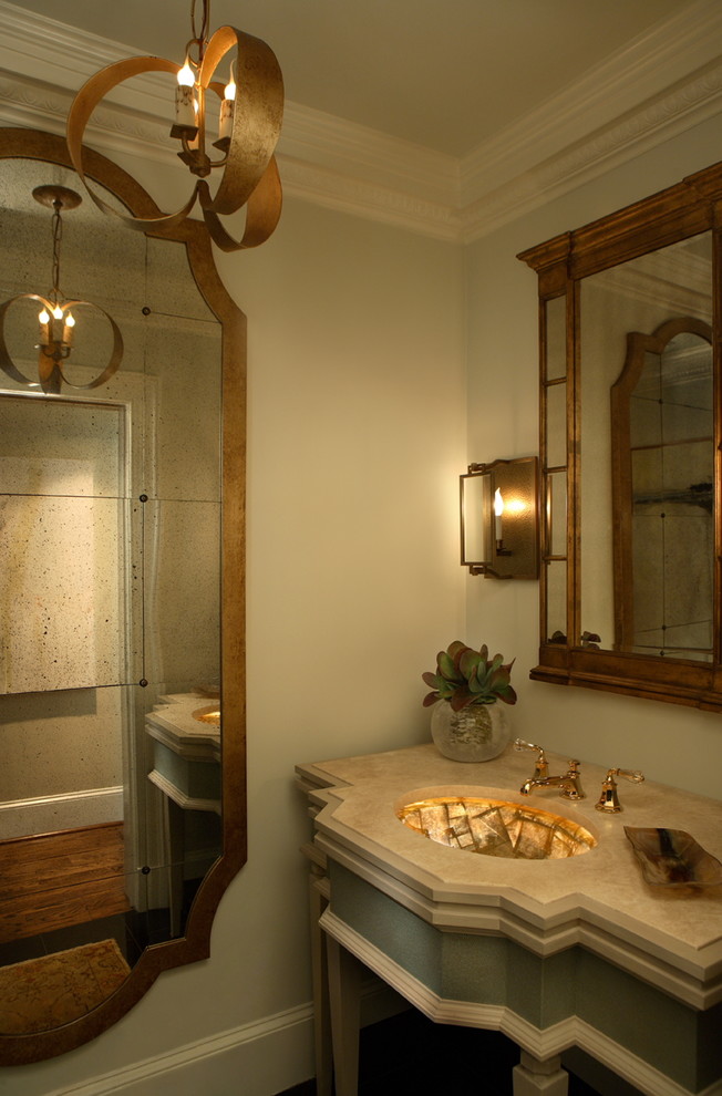 Свежая идея для дизайна: ванная комната в классическом стиле с врезной раковиной - отличное фото интерьера