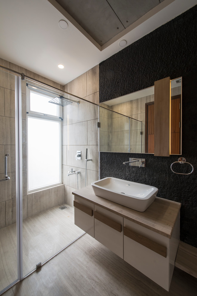 This is an example of a modern bathroom in Delhi.