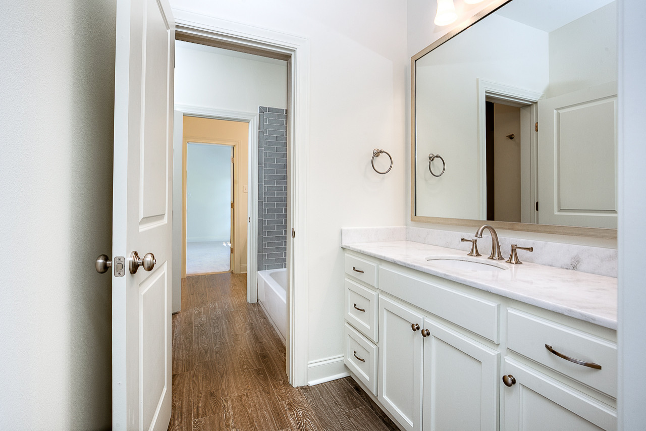 Jack And Jill Bathroom Old Goodwood Modern Farmhouse Baton Rouge Louisiana Farmhouse Bathroom New Orleans By Golden Fine Homes Houzz