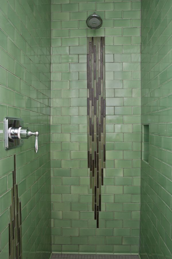 Idee per una piccola stanza da bagno con doccia moderna con doccia alcova, piastrelle verdi, piastrelle diamantate e pavimento con piastrelle in ceramica