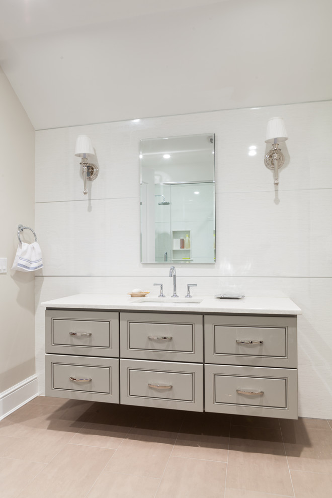 Стильный дизайн: ванная комната в стиле неоклассика (современная классика) с фасадами с выступающей филенкой и светлыми деревянными фасадами - последний тренд