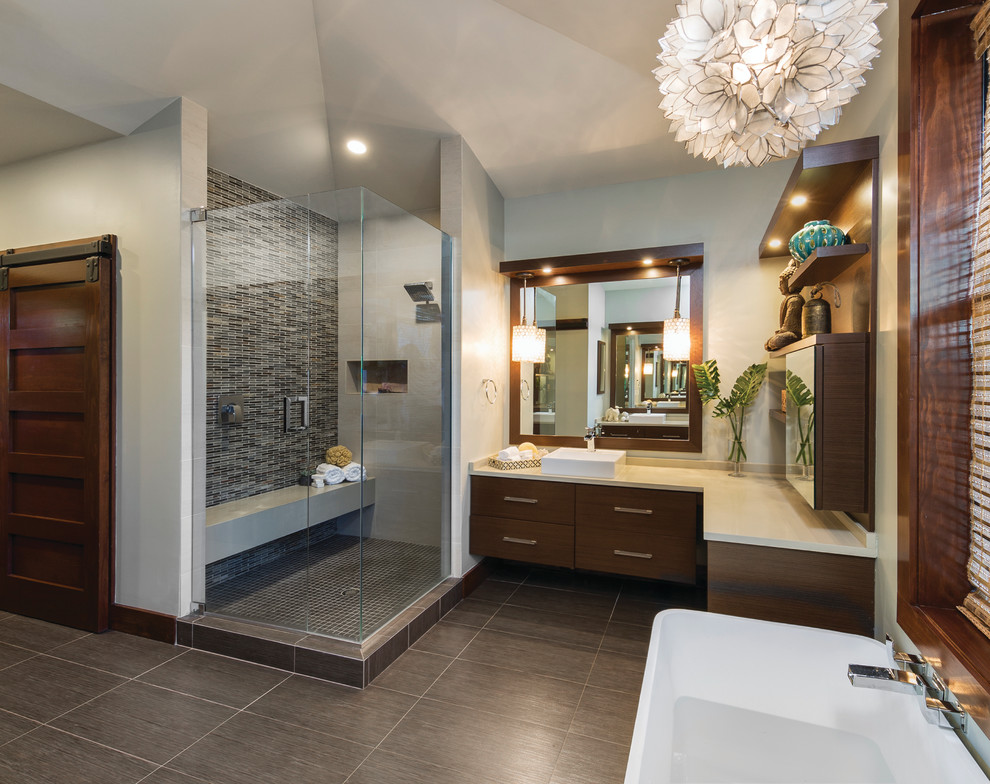 На фото: большая ванная комната с отдельно стоящей ванной, душем в нише, коричневой плиткой и столешницей из искусственного кварца