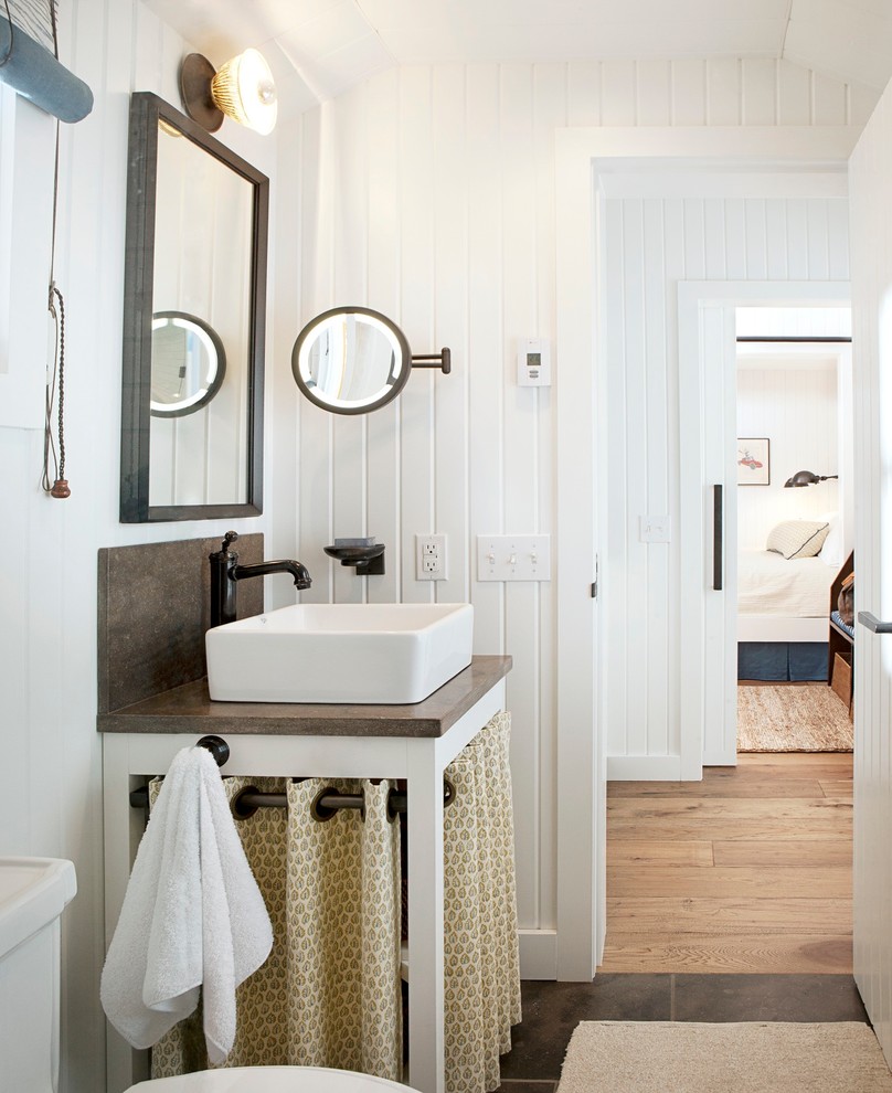 エドモントンにあるコンテンポラリースタイルのおしゃれな浴室 (ベッセル式洗面器) の写真