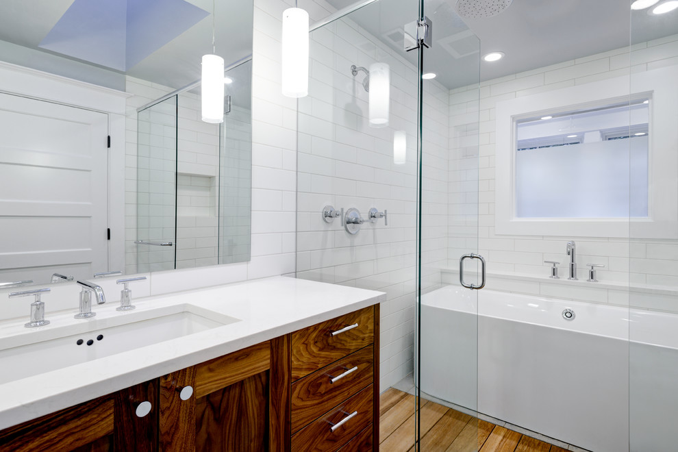 シアトルにある北欧スタイルのおしゃれな浴室の写真
