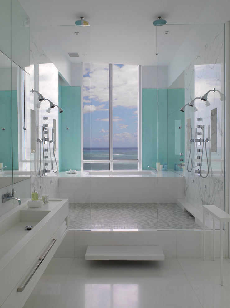 Идея дизайна: ванная комната в современном стиле с монолитной раковиной и двойным душем