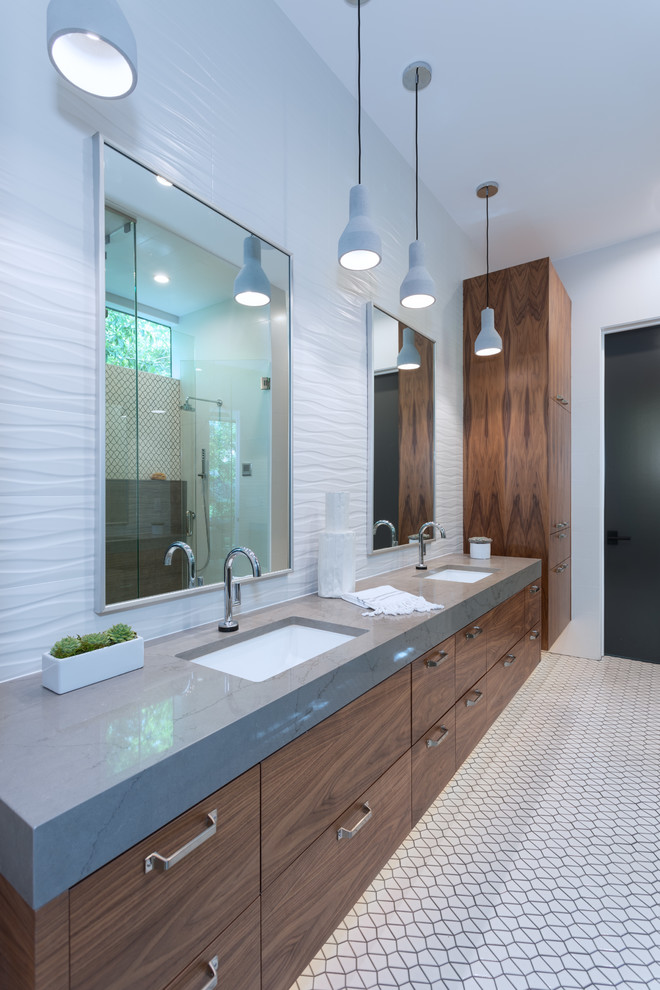 Inspiration pour une salle de bain design en bois brun avec un placard à porte plane, un carrelage blanc, un mur blanc, un lavabo encastré, un sol blanc et un plan de toilette gris.