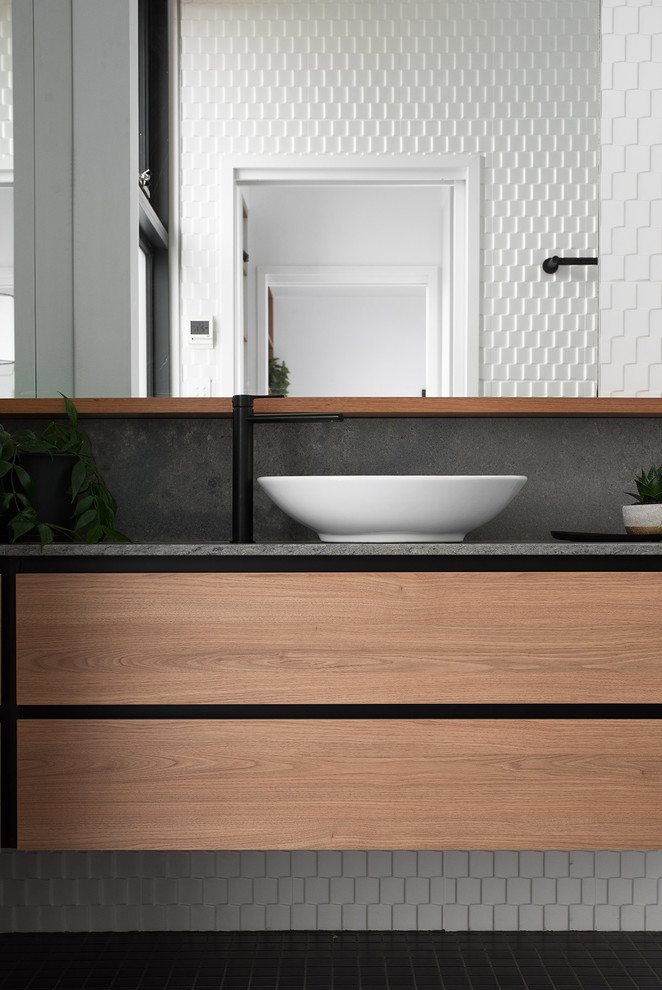 This is an example of a contemporary bathroom in Hobart.