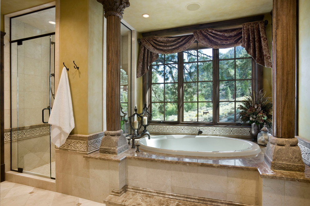 Foto de cuarto de baño rústico con bañera encastrada, ducha empotrada y baldosas y/o azulejos beige