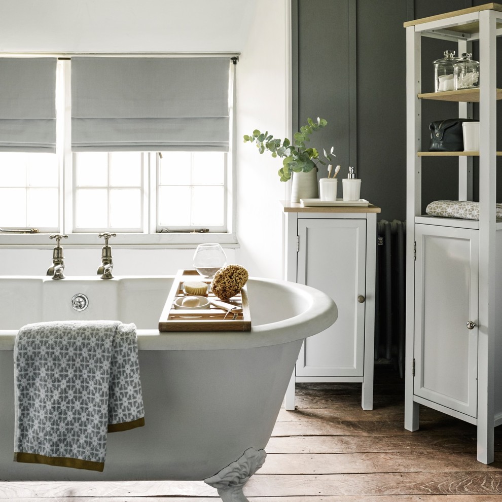 Inspiration for a rustic bathroom in London.