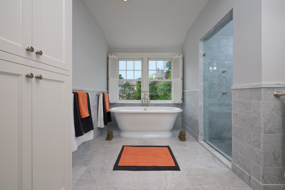 Idee per una stanza da bagno tradizionale con vasca freestanding