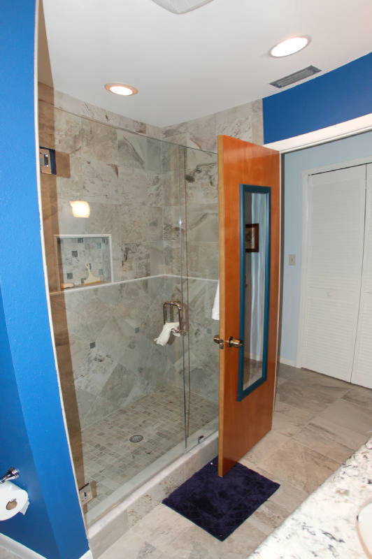 Inspiration for a timeless bathroom remodel in Tampa