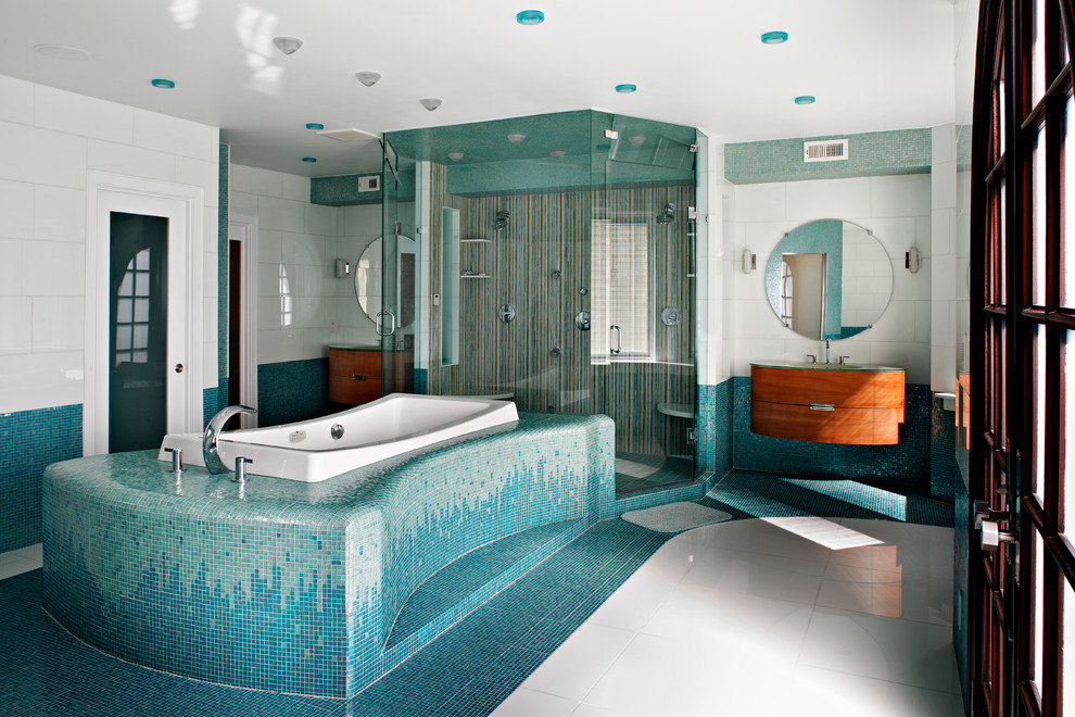 На фото: большая главная ванная комната в стиле ретро с плиткой мозаикой, синей плиткой, плоскими фасадами, темными деревянными фасадами, накладной ванной, душем в нише, белыми стенами, полом из мозаичной плитки, врезной раковиной, стеклянной столешницей, белым полом и душем с распашными дверями