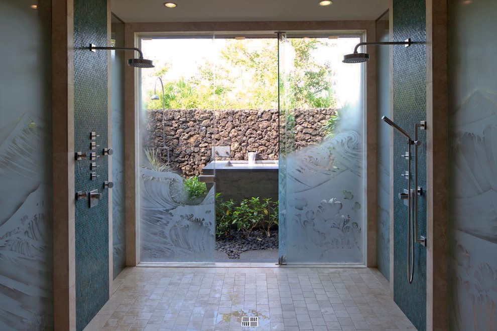 Bathroom - tropical bathroom idea in Hawaii