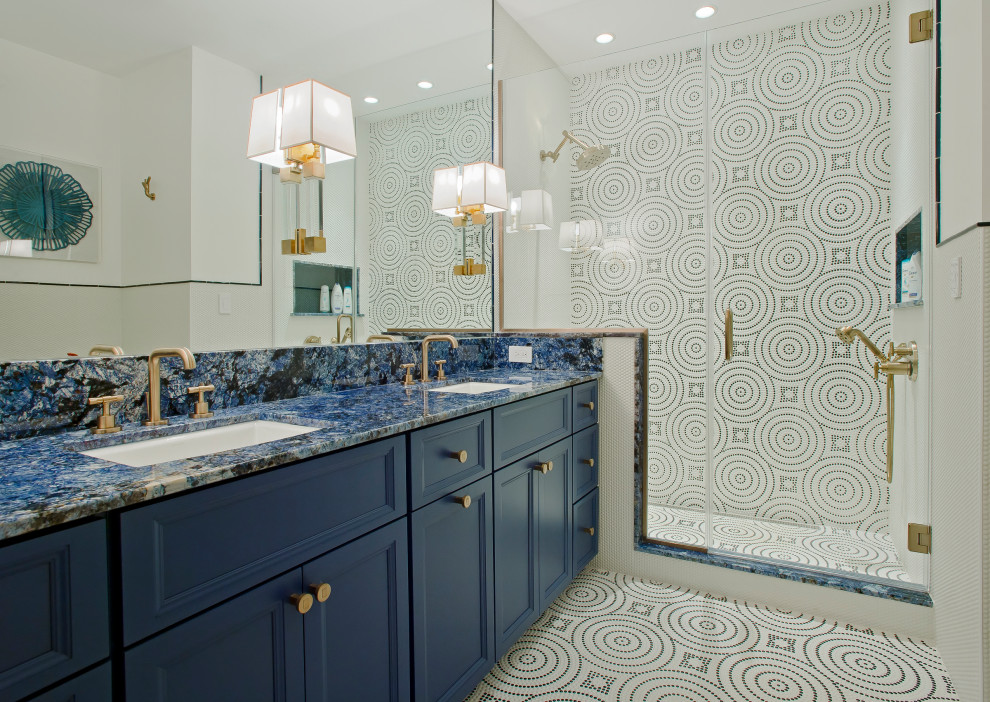 На фото: ванная комната с фасадами с утопленной филенкой, синими фасадами, душем в нише, синей плиткой, разноцветной плиткой, белой плиткой, плиткой мозаикой, полом из мозаичной плитки, врезной раковиной, разноцветным полом, душем с распашными дверями, синей столешницей, нишей, тумбой под две раковины и встроенной тумбой