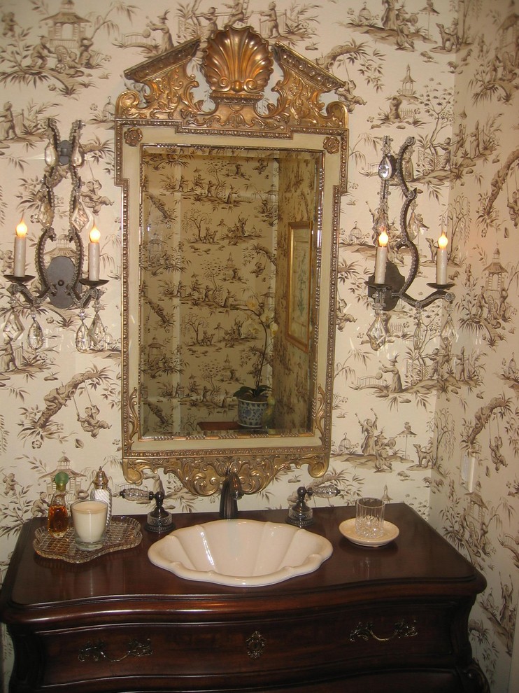 Foto di una piccola stanza da bagno con doccia classica con lavabo da incasso, ante in legno bruno e pareti multicolore