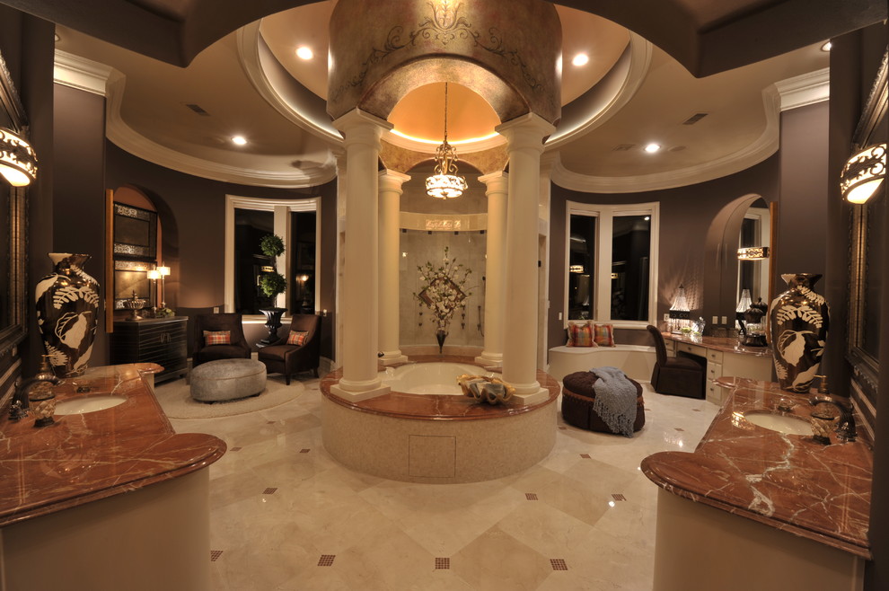 Идея дизайна: главная ванная комната в стиле неоклассика (современная классика) с мраморной столешницей, отдельно стоящей ванной, бежевой плиткой, керамической плиткой, коричневыми стенами и мраморным полом