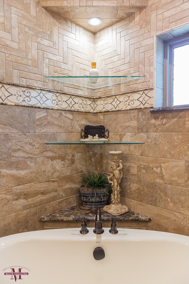 Exemple d'une salle de bain principale moderne en bois vieilli de taille moyenne avec un placard avec porte à panneau surélevé, une baignoire indépendante, une douche d'angle, WC à poser, un carrelage beige, un carrelage de pierre, un mur beige, un sol en carrelage de céramique, un lavabo encastré et un plan de toilette en granite.