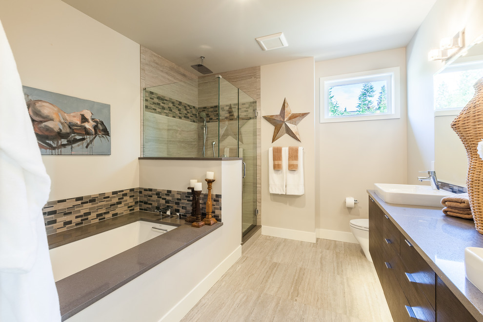 Exemple d'une petite salle de bain principale moderne en bois foncé avec un placard à porte plane, une baignoire en alcôve, un combiné douche/baignoire, WC à poser, un carrelage noir, un carrelage noir et blanc, un carrelage gris, un carrelage blanc, mosaïque, un mur blanc, un sol en vinyl, une vasque et un plan de toilette en terrazzo.