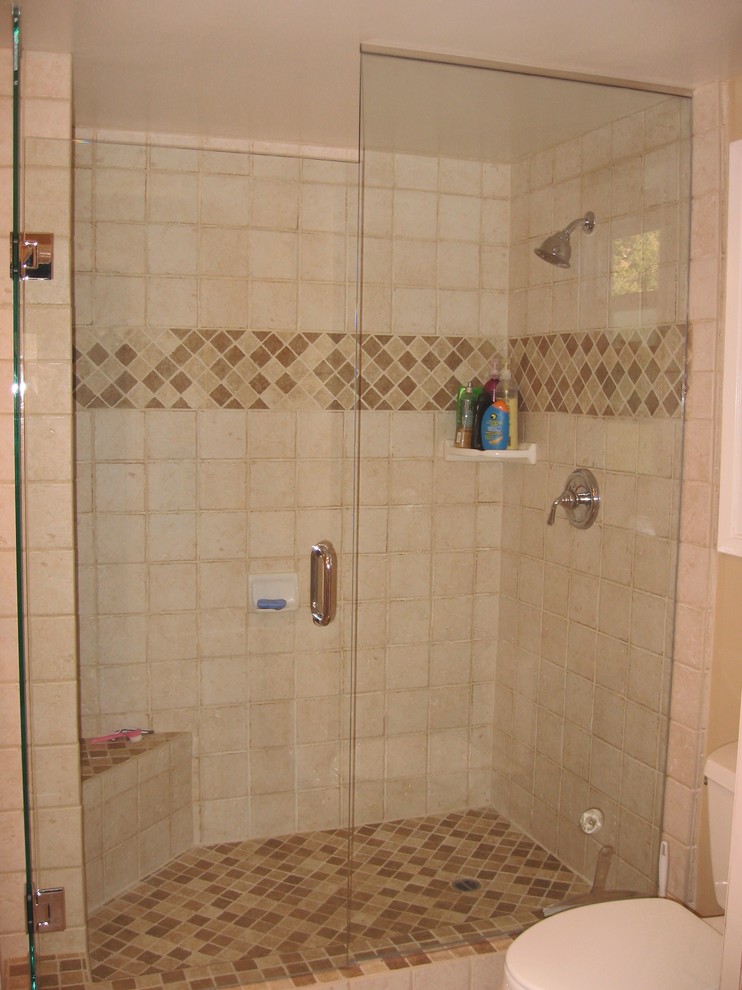 Klassisches Badezimmer in Orange County