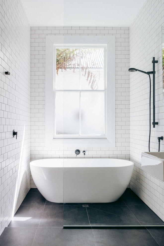 Bathroom - contemporary bathroom idea in Auckland