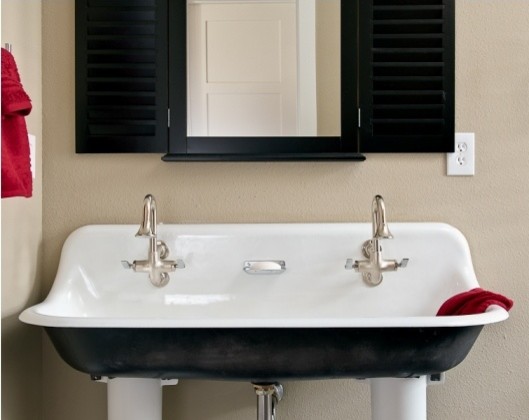 На фото: ванная комната в стиле фьюжн
