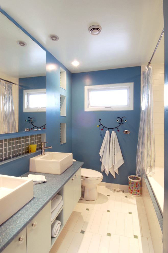 Immagine di una stanza da bagno per bambini design