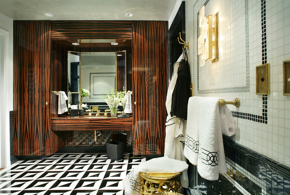 Свежая идея для дизайна: ванная комната в стиле модернизм с плоскими фасадами, темными деревянными фасадами, разноцветной плиткой и разноцветным полом - отличное фото интерьера