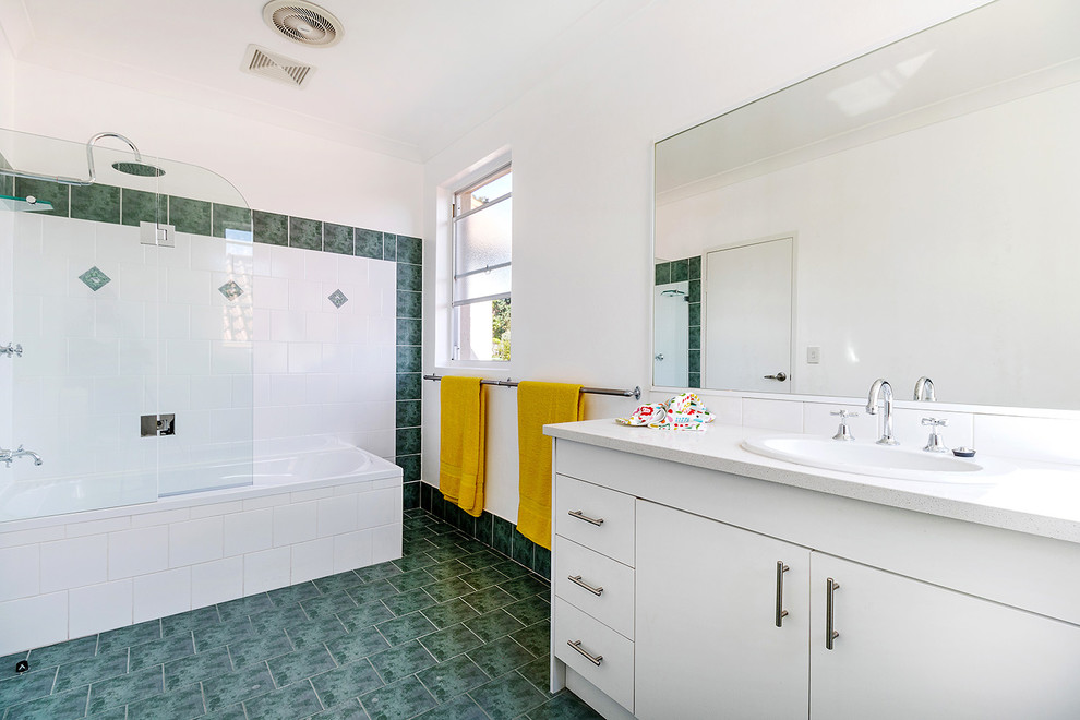 Example of a transitional bathroom design in Hobart