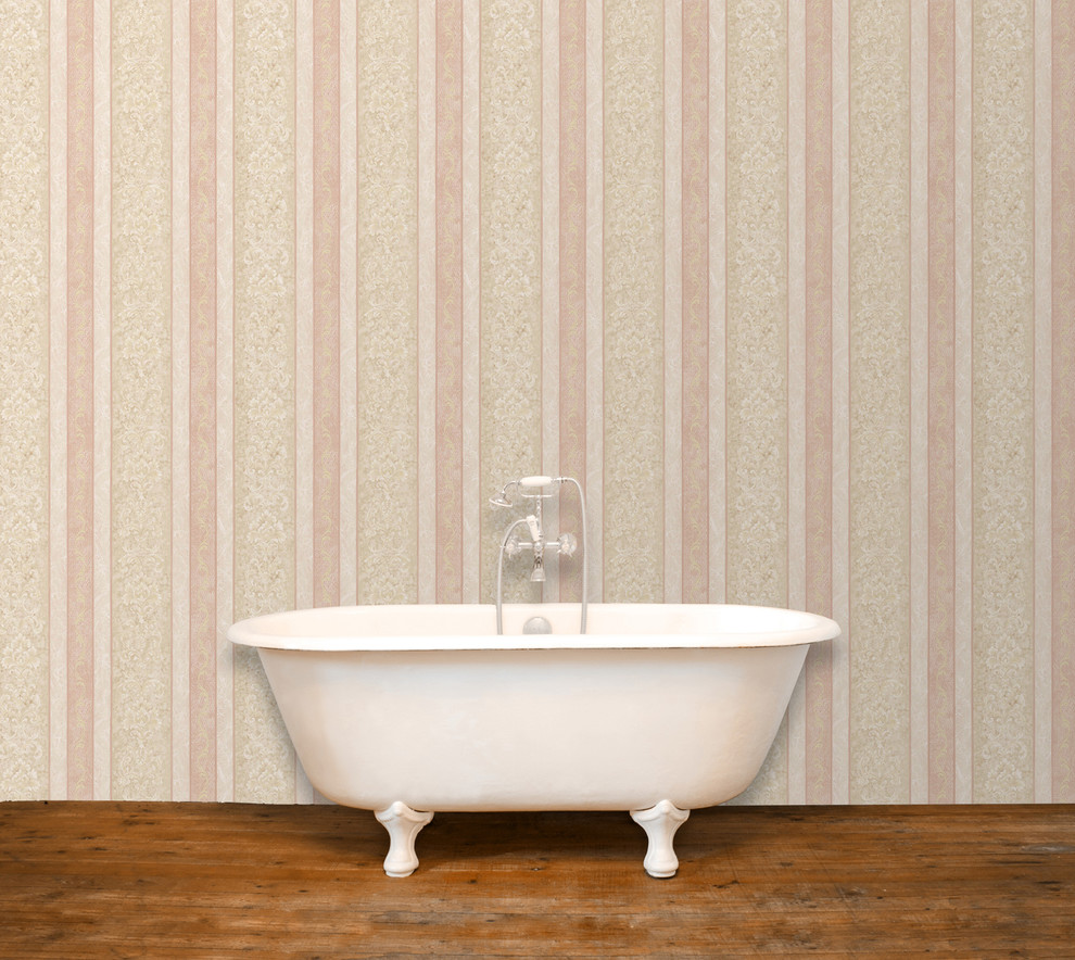 Ejemplo de cuarto de baño tradicional con paredes rosas