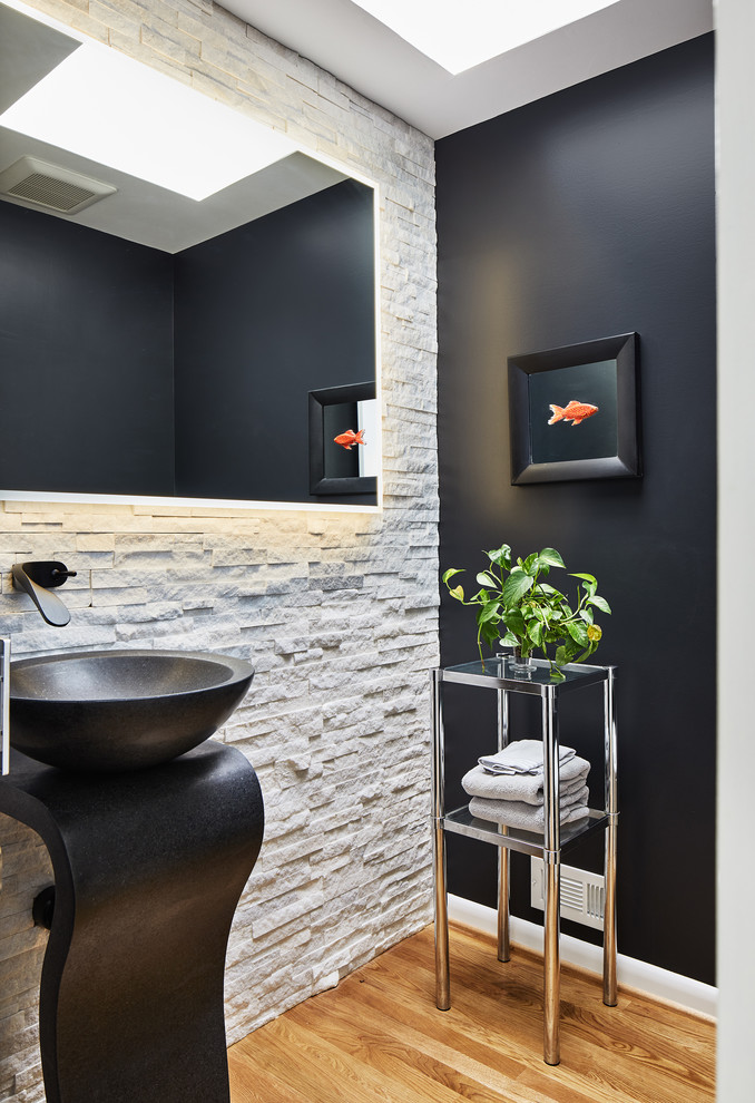 Esempio di un piccolo bagno di servizio design con pareti nere
