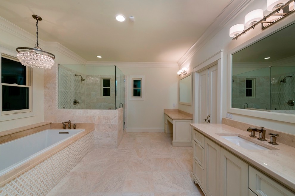 Bild på ett stort vintage en-suite badrum, med luckor med infälld panel, vita skåp, ett badkar i en alkov, en dusch i en alkov, beige kakel, stenhäll, vita väggar, kalkstensgolv, ett undermonterad handfat, bänkskiva i kalksten, beiget golv och dusch med gångjärnsdörr