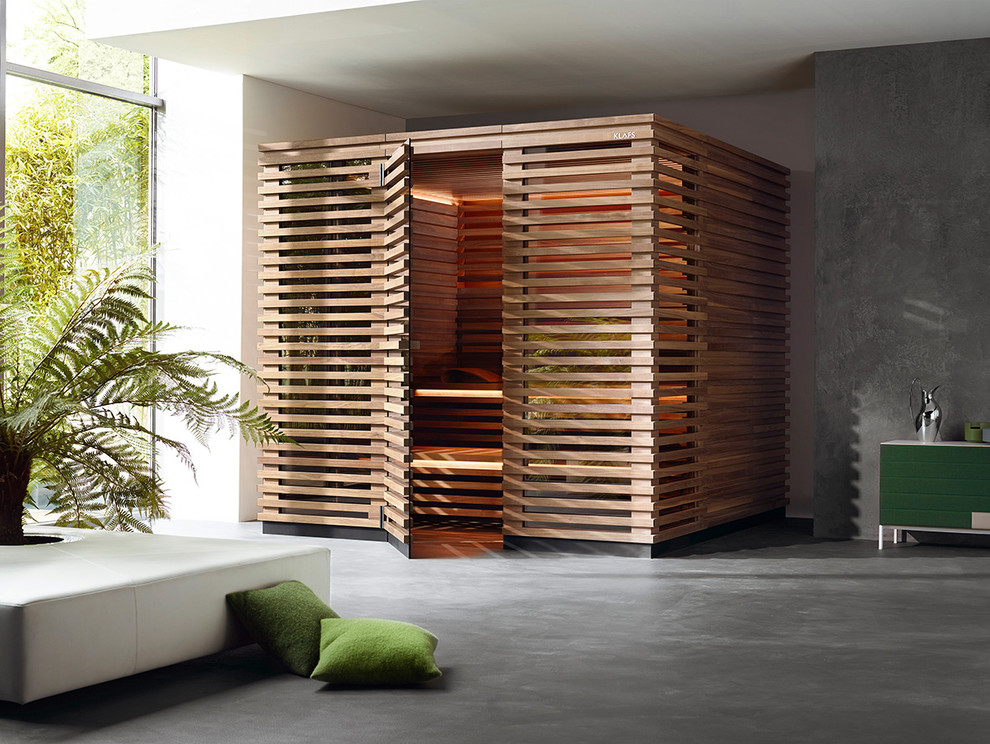 Exemple d'un grand sauna tendance avec un mur gris, sol en béton ciré et un sol gris.
