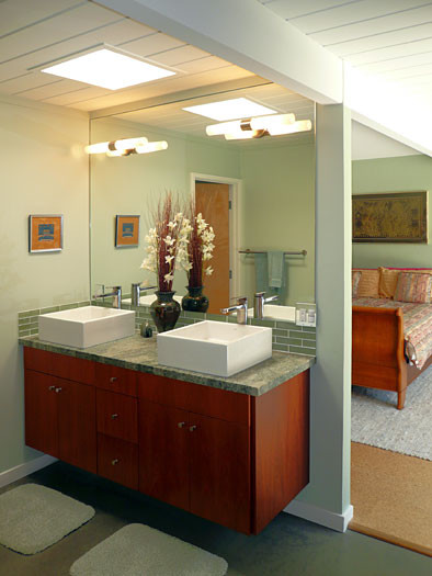 Bathroom - 1950s bathroom idea in San Francisco