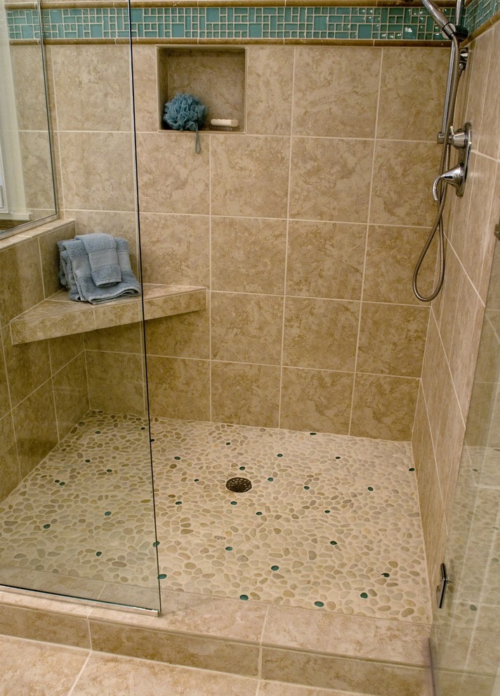 ローリーにあるエクレクティックスタイルのおしゃれな浴室の写真